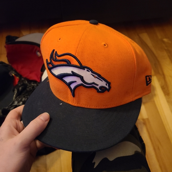 Snapback - Picture 16 of 16